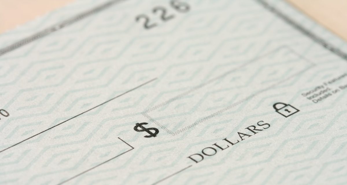 Полицейские задержали мужчину за подмену свыше 54 тысяч рублей в аптеках, клинике и магазине