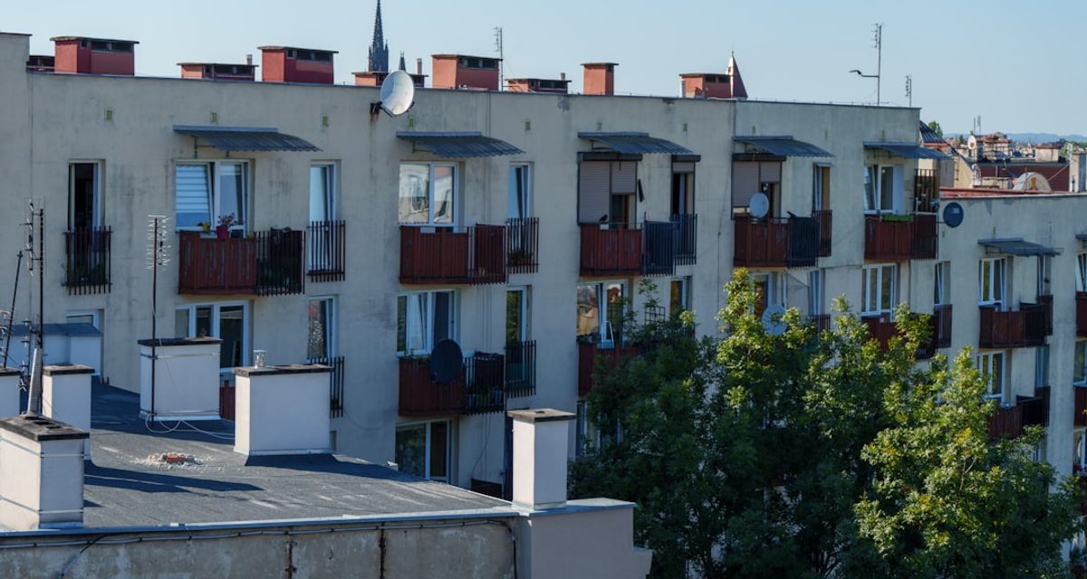 Крышу пострадавшего от пожара дома на улице Калмыкова восстановили на 80%